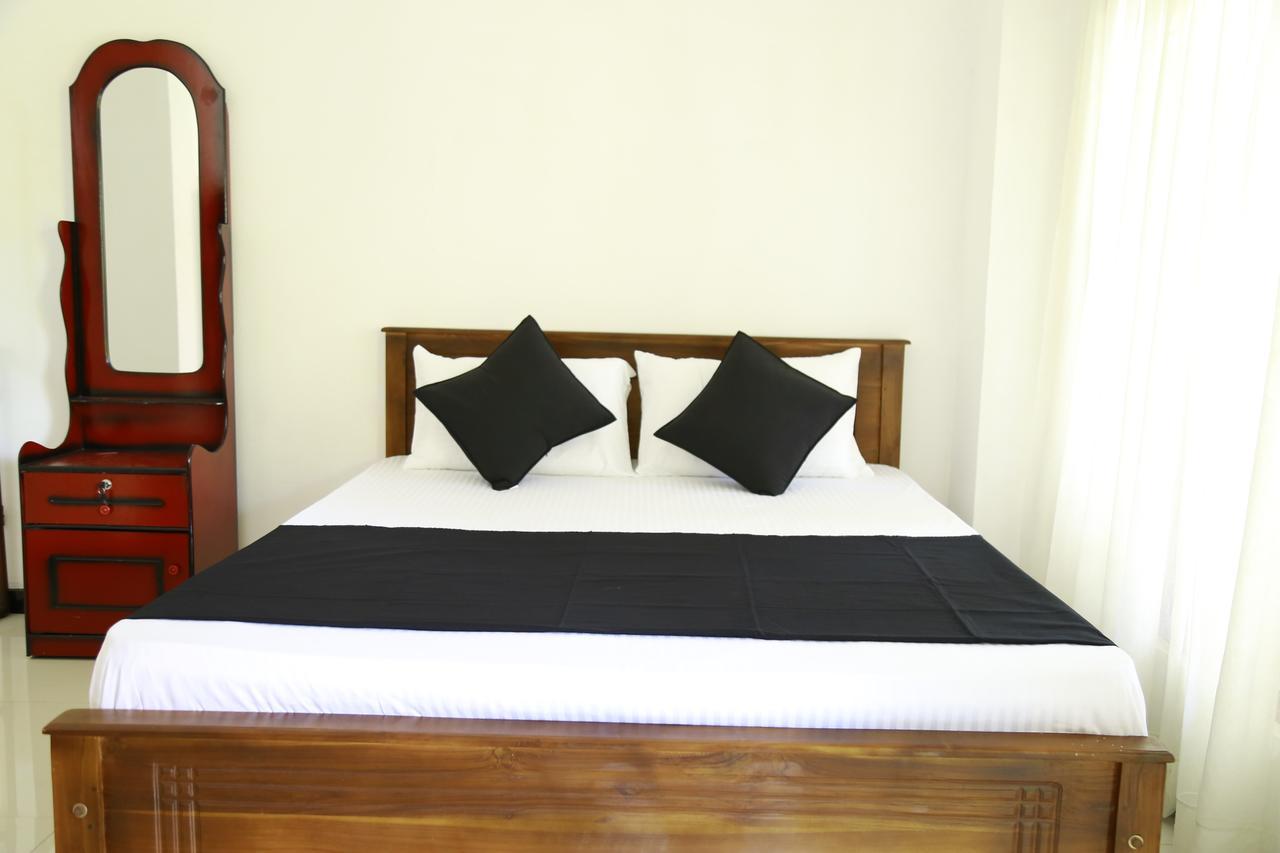 Layback Boutique Surf & Yoga Camp Sri Lanka Hostel Weligama Zewnętrze zdjęcie