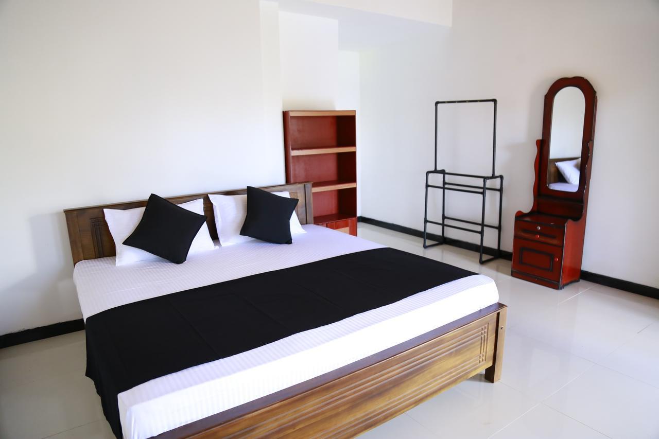 Layback Boutique Surf & Yoga Camp Sri Lanka Hostel Weligama Zewnętrze zdjęcie