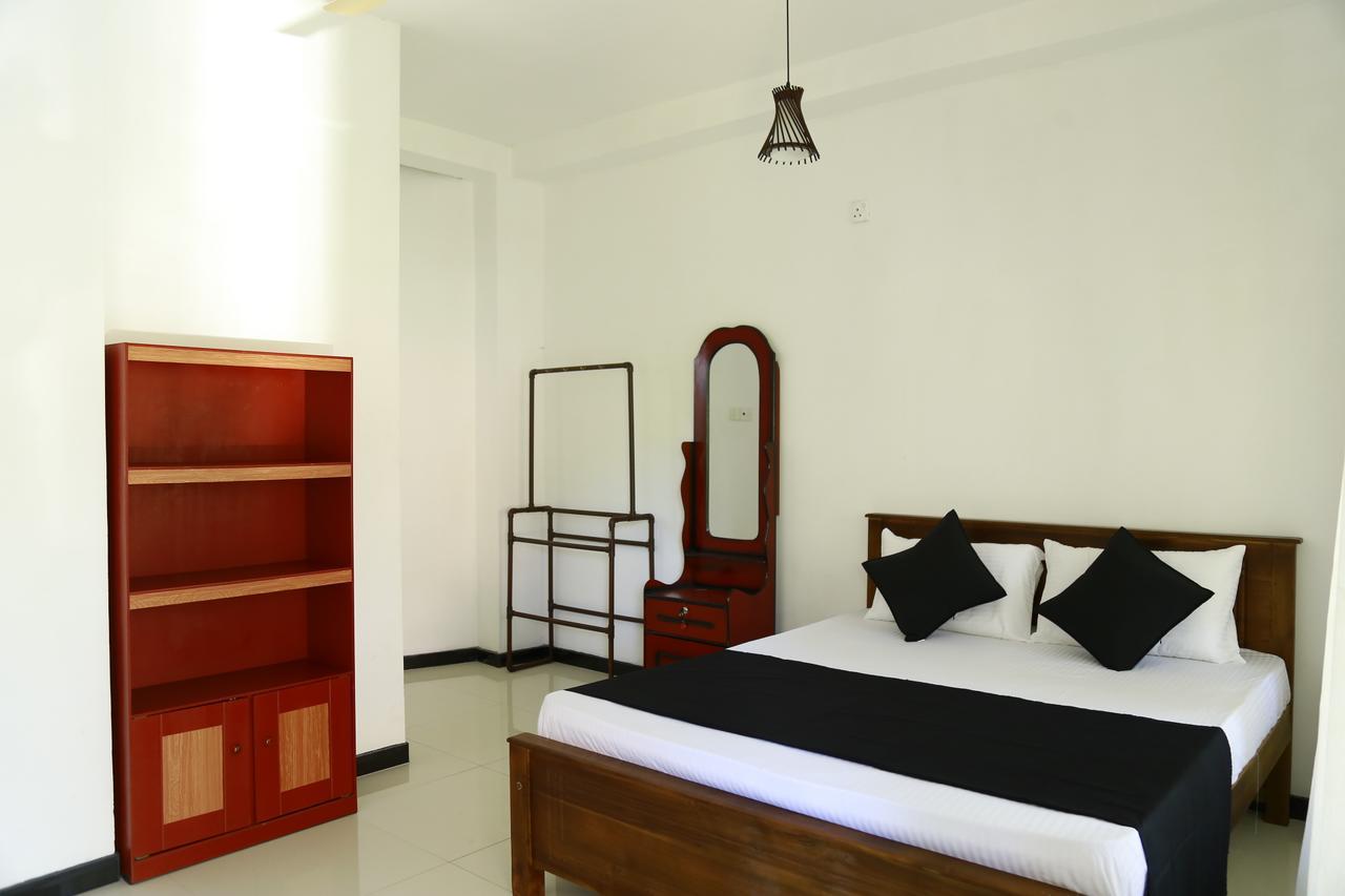 Layback Boutique Surf & Yoga Camp Sri Lanka Hostel Weligama Zewnętrze zdjęcie