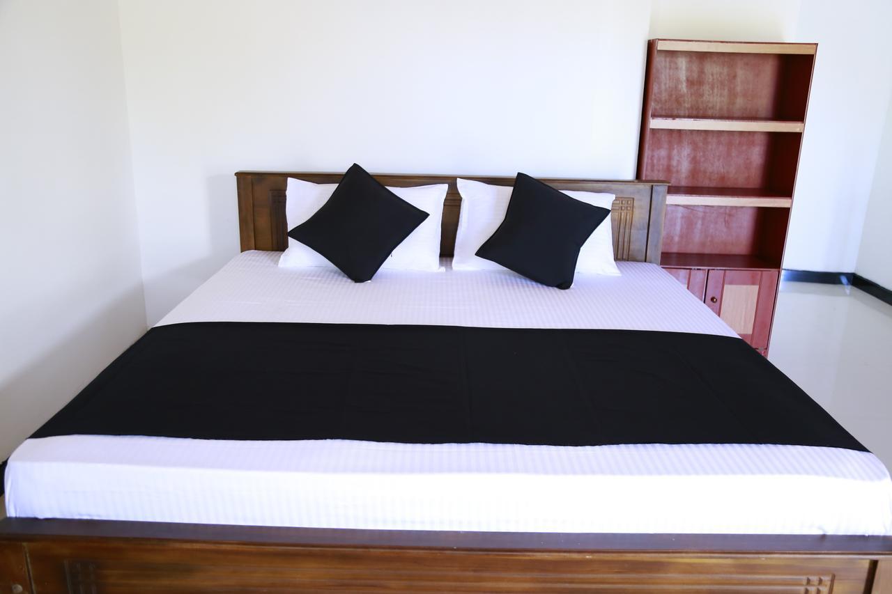 Layback Boutique Surf & Yoga Camp Sri Lanka Hostel Weligama Zewnętrze zdjęcie
